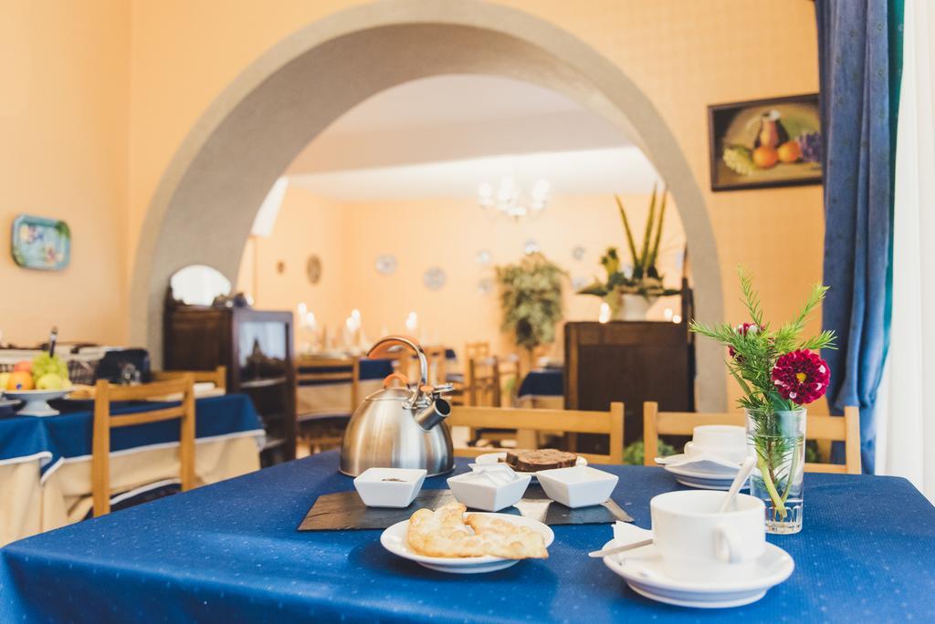 Pension Pura Cuntis Ngoại thất bức ảnh